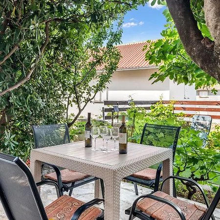 Jelica Apartman Pag Town