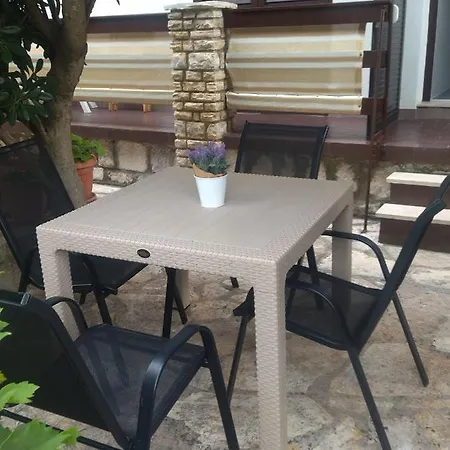 Jelica Apartment Pag Town
