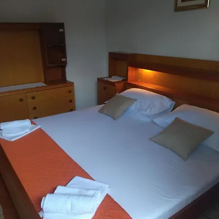 Jelica Apartment Pag Town