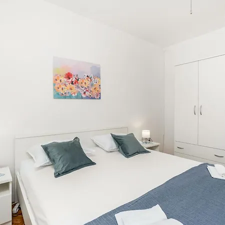 Jelica Apartment Pag Town
