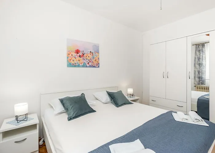 Jelica Appartement Pag Town